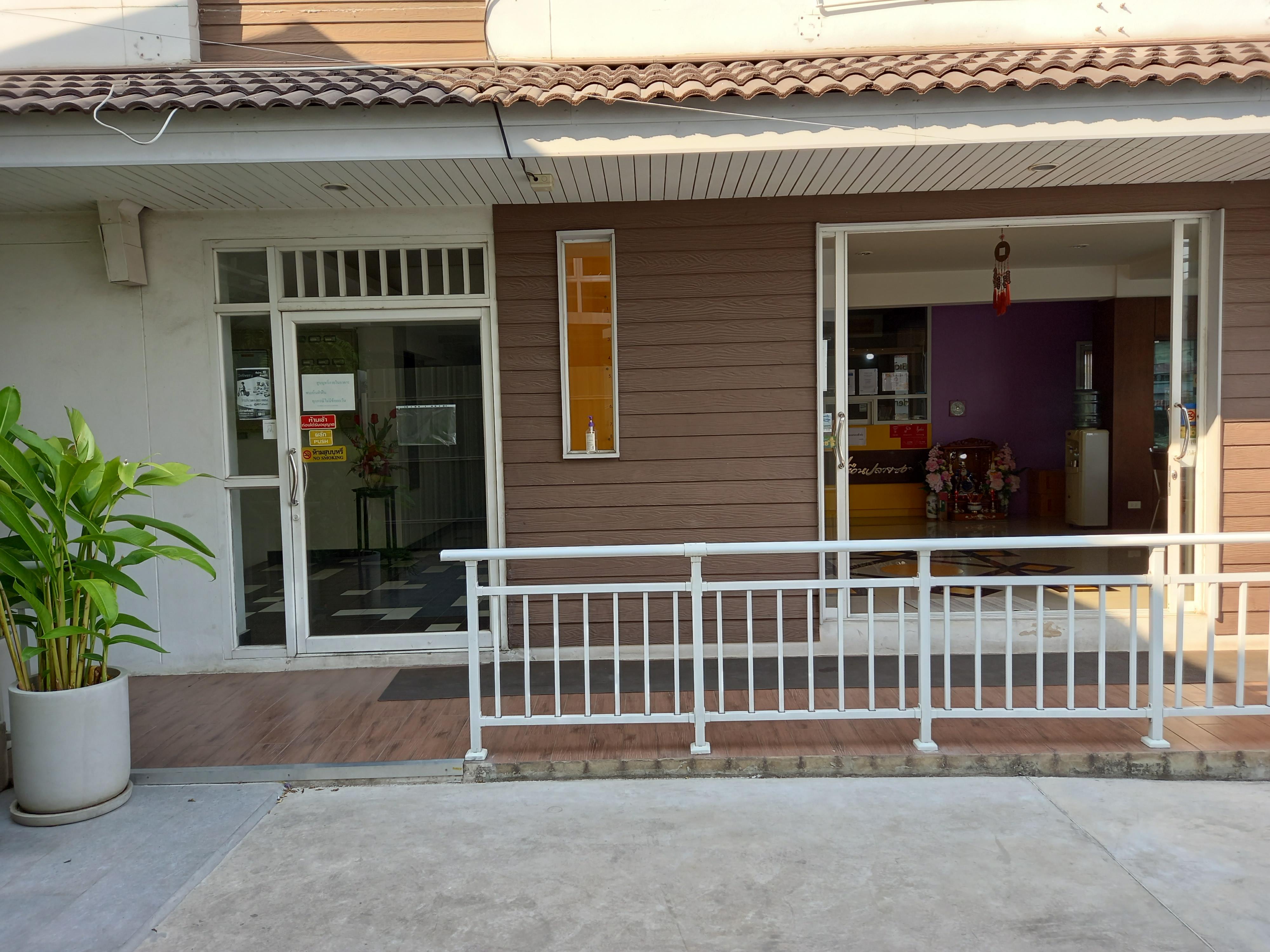 Ruan Plaisoi Apartment Bangkok Exterior foto
