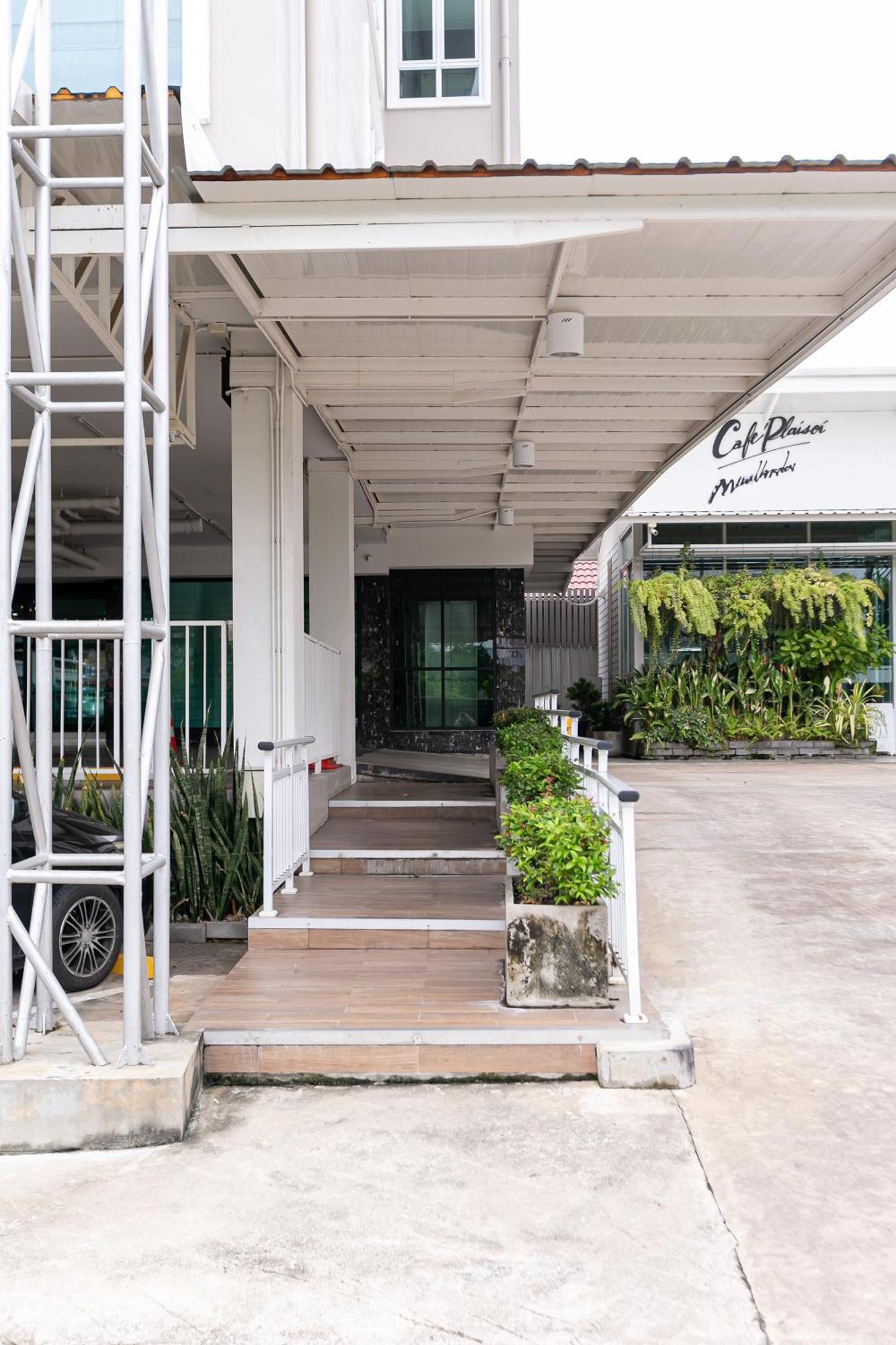 Ruan Plaisoi Apartment Bangkok Exterior foto