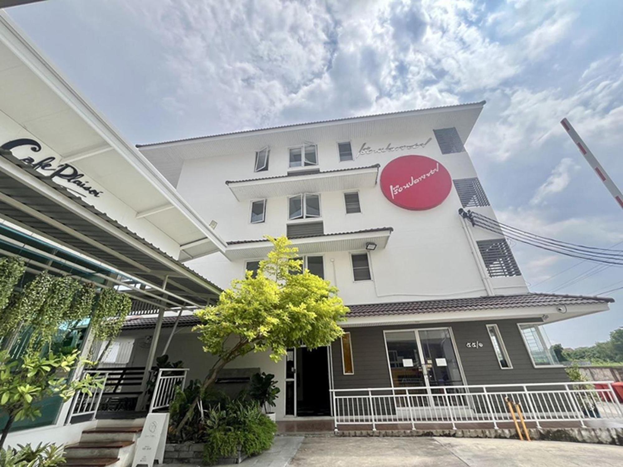 Ruan Plaisoi Apartment Bangkok Exterior foto